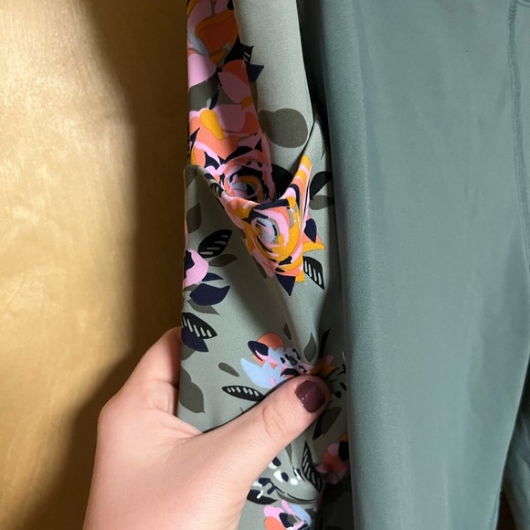 Vera Bradley Floral Fleece with Pink and Green - Picture 4 of 5